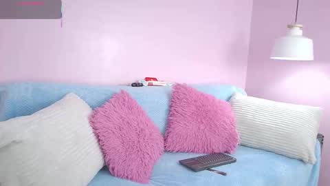 hiyakasudere_ online show from December 22, 2025, 6:27 pm