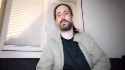 Snapshot of hmuench85 chatting on January 12, 2025, 1:42 am H online show from January 12, 2025, 1:42 am