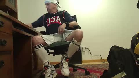 Snapshot of hockeybud chatting on November 29, 2025, 10:13 pm Rick online show from November 29, 2025, 10:13 pm