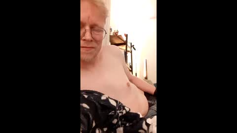hoddermodder262716 online show from May 3, 2026, 11:11 pm