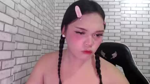 Snapshot of hoelymelissaa chatting on April 15, 2026, 12:34 pm Melissa3 online show from April 15, 2026, 12:34 pm