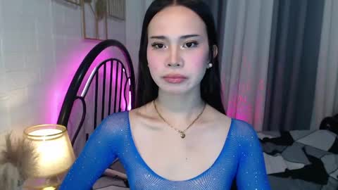 hoelymolly online show from May 27, 2026, 1:57 am