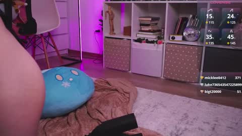 Holli online show from December 7, 2024, 6:48 pm