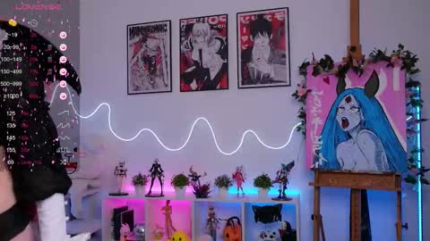 Holli online show from September 30, 2025, 5:29 pm