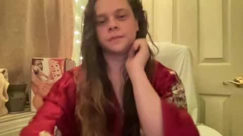 Snapshot of holly23hopefull chatting on December 18, 2024, 7:47 am Hollys Drive threw Side Of CB. online show from December 18, 2024, 7:47 am