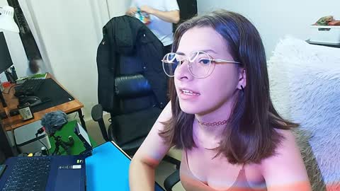 Holly and Honey online show from December 26, 2024, 9:58 pm