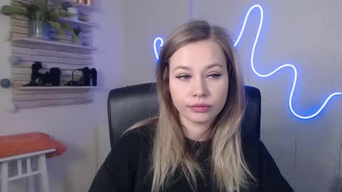 Holly online show from December 9, 2024, 3:29 am