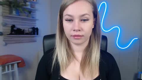 Holly online show from December 23, 2024, 6:44 am