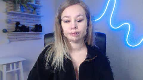 Holly online show from January 8, 2025, 4:23 am