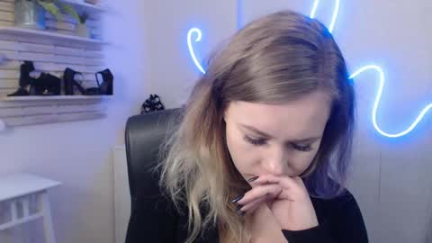 Holly online show from January 15, 2025, 7:37 am