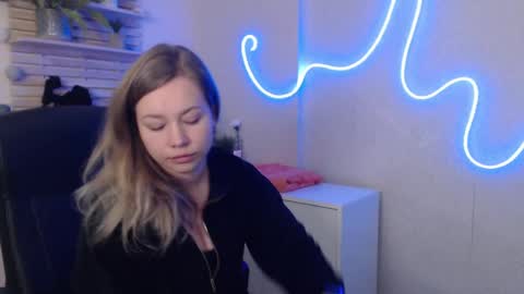 Holly online show from February 5, 2025, 3:02 am