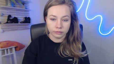 Holly online show from February 6, 2025, 2:11 am