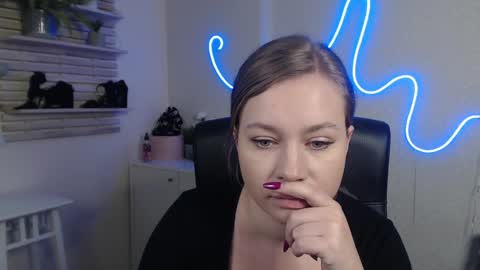 Holly online show from February 27, 2025, 6:40 am