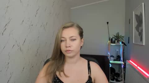 Holly online show from September 11, 2025, 4:29 pm