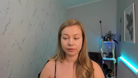 Holly online show from September 17, 2025, 6:09 pm