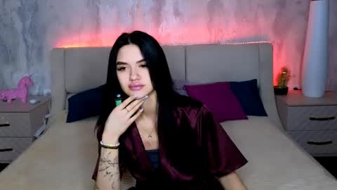 Snapshot of holly_beck chatting on May 13, 2026, 12:41 am Holly online show from May 13, 2026, 12:41 am