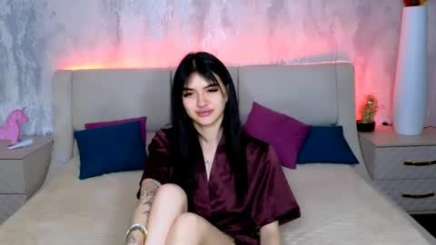 Snapshot of holly_beck chatting on May 19, 2026, 1:56 am Holly online show from May 19, 2026, 1:56 am