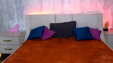 Snapshot of holly_beck chatting on May 21, 2026, 12:56 pm Holly online show from May 21, 2026, 12:56 pm