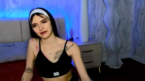 Snapshot of holly_beck chatting on May 26, 2026, 12:34 pm Holly online show from May 26, 2026, 12:34 pm