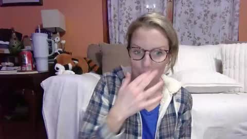 Snapshot of holly_bourbon chatting on October 16, 2025, 11:17 pm holly_bourbon online show from October 16, 2025, 11:17 pm
