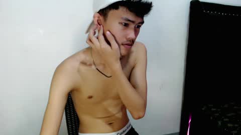Snapshot of holly_fucker22 chatting on April 24, 2026, 5:37 pm JAY online show from April 24, 2026, 5:37 pm