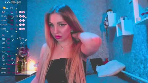 Snapshot of holly_molly8 chatting on December 27, 2024, 9:00 pm holly_molly8 online show from December 27, 2024, 9:00 pm