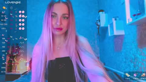 Snapshot of holly_molly8 chatting on January 1, 2025, 10:56 pm holly_molly8 online show from January 1, 2025, 10:56 pm