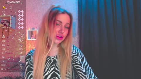 Snapshot of holly_molly8 chatting on January 17, 2025, 9:06 pm holly_molly8 online show from January 17, 2025, 9:06 pm