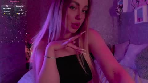 Snapshot of holly_molly8 chatting on February 27, 2025, 7:15 pm holly_molly8 online show from February 27, 2025, 7:15 pm
