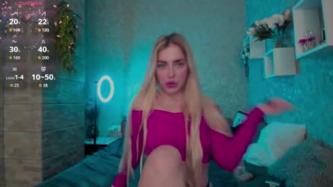 holly_molly8 online show from November 7, 2025, 8:09 pm