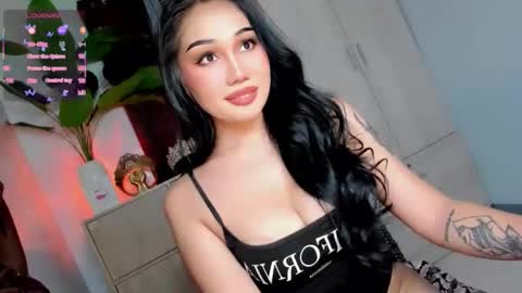 Snapshot of holly_preciousxx chatting on May 10, 2026, 8:19 am Hi Im Precious online show from May 10, 2026, 8:19 am
