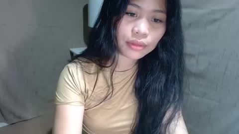 Snapshot of hollyapple_ chatting on February 6, 2026, 2:42 pm HollyApple online show from February 6, 2026, 2:42 pm