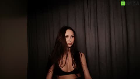 hollyextra online show from November 2, 2025, 9:28 pm