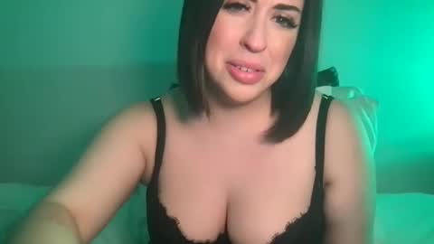 Snapshot of hollyh0x chatting on February 10, 2025, 1:46 am Holly Hox online show from February 10, 2025, 1:46 am