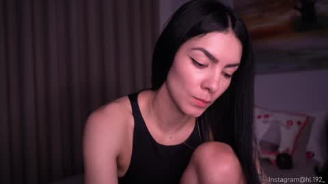 Holly Linder online show from December 8, 2024, 1:24 am