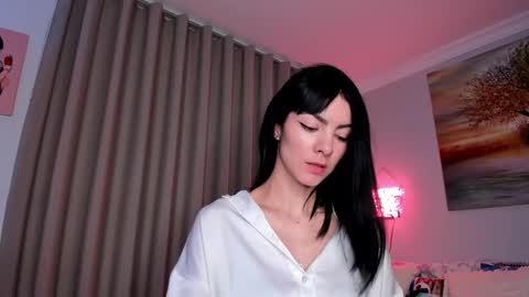 Holly Linder online show from February 23, 2025, 2:07 am