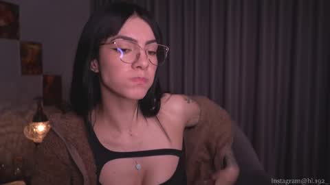 Holly Linder online show from March 5, 2025, 2:14 am