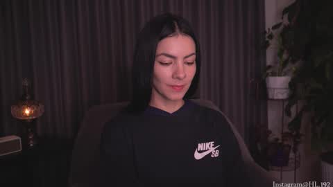 Holly Linder online show from September 18, 2025, 2:57 am