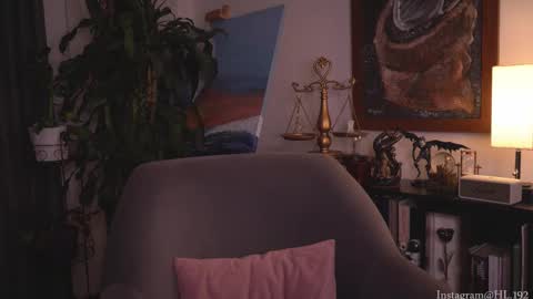 Holly Linder online show from September 24, 2025, 2:04 am