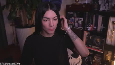 Holly Linder online show from March 12, 2026, 2:07 am