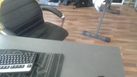 hollymollysucker online show from March 4, 2025, 11:51 am