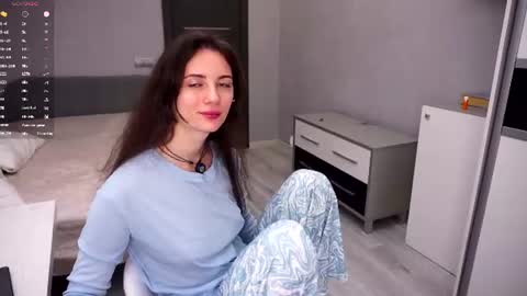 Snapshot of hollymonica chatting on June 18, 2026, 5:51 am Delly online show from June 18, 2026, 5:51 am