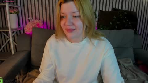 Snapshot of hollyray_ chatting on April 13, 2026, 1:11 am Holly online show from April 13, 2026, 1:11 am