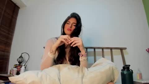 hollyshit_ online show from January 17, 2025, 1:36 am