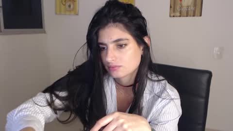 hollyshit_ online show from February 18, 2025, 4:04 am