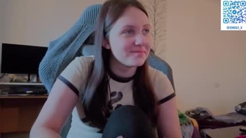 Snapshot of holy_kveta chatting on February 4, 2026, 3:12 am Kviki online show from February 4, 2026, 3:12 am