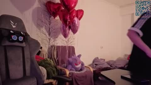 Snapshot of holy_kveta chatting on February 18, 2026, 3:13 am Kviki online show from February 18, 2026, 3:13 am