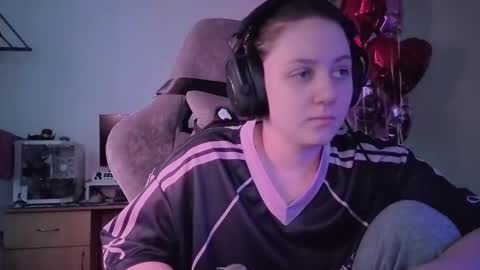 Snapshot of holy_kveta chatting on February 27, 2026, 2:55 am Kviki online show from February 27, 2026, 2:55 am