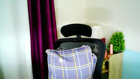 Snapshot of holy_maxine chatting on February 3, 2026, 6:11 am holy_maxine online show from February 3, 2026, 6:11 am