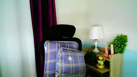 Snapshot of holy_maxine chatting on February 8, 2026, 9:34 am holy_maxine online show from February 8, 2026, 9:34 am